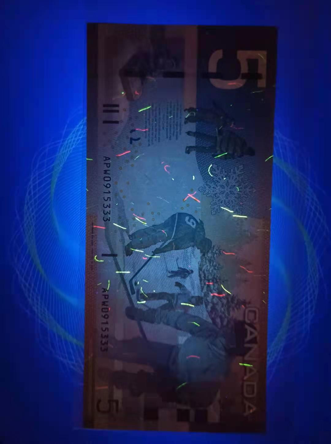 【鲸贝乐淘★自动结拍】千字文·第“求古寻论，散虑逍遥”号拍卖·两拍包邮 【加拿大★澳大利亚】新版5元曲棍球豹子号APw0915333澳大利亚2007年5元塑料钞人三豹子号GF0727555二枚同拍，UNC 如图发货！