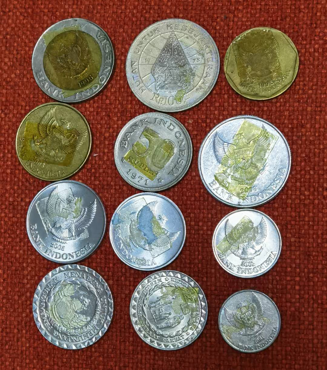 北京马甸外币专卖微拍第五十七期，非贵金属纪念币，流通币专场，陆续上新，欢迎光临  印尼12枚，背面有塑料胶粘过。
