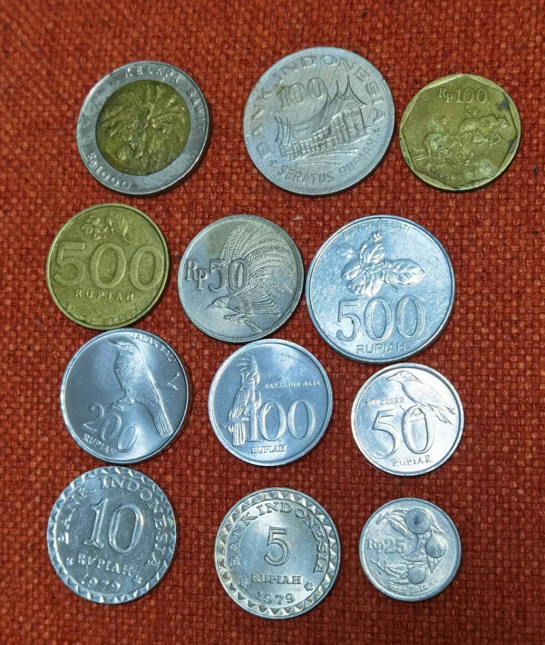 北京马甸外币专卖微拍第五十七期，非贵金属纪念币，流通币专场，陆续上新，欢迎光临  印尼12枚，背面有塑料胶粘过。