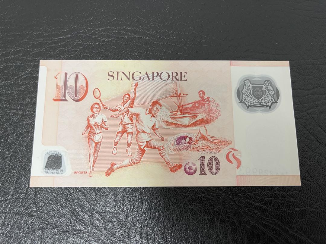 《外钞收藏家》第一百一十六期拍卖 新加坡塑料钞10元靓号 全新UNC