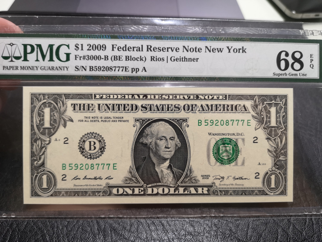 《外钞收藏家》第一百一十六期拍卖 2013年1美元 777豹子号 PMG68