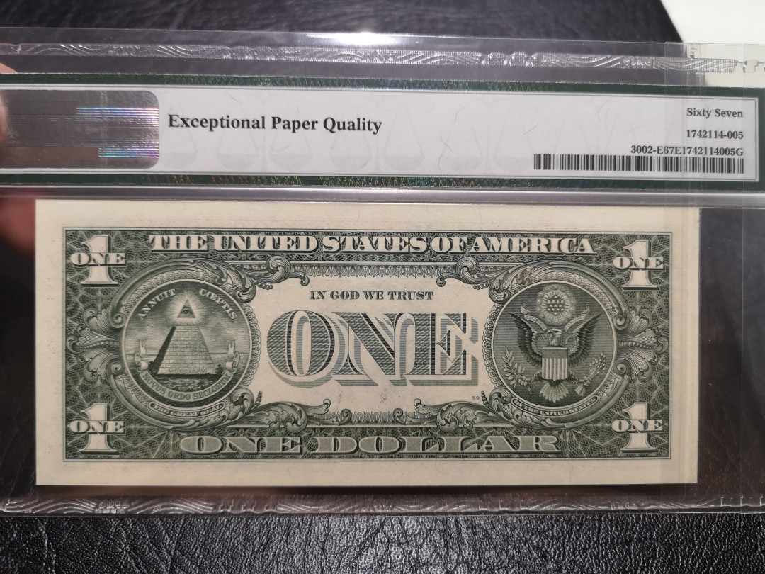 《外钞收藏家》第一百一十六期拍卖 2013年1美元 双豹子号狮子号 PMG67