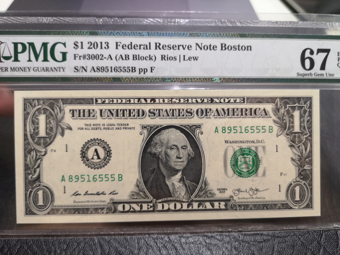 《外钞收藏家》第一百一十六期拍卖 2013年1美元 555豹子号 PMG67