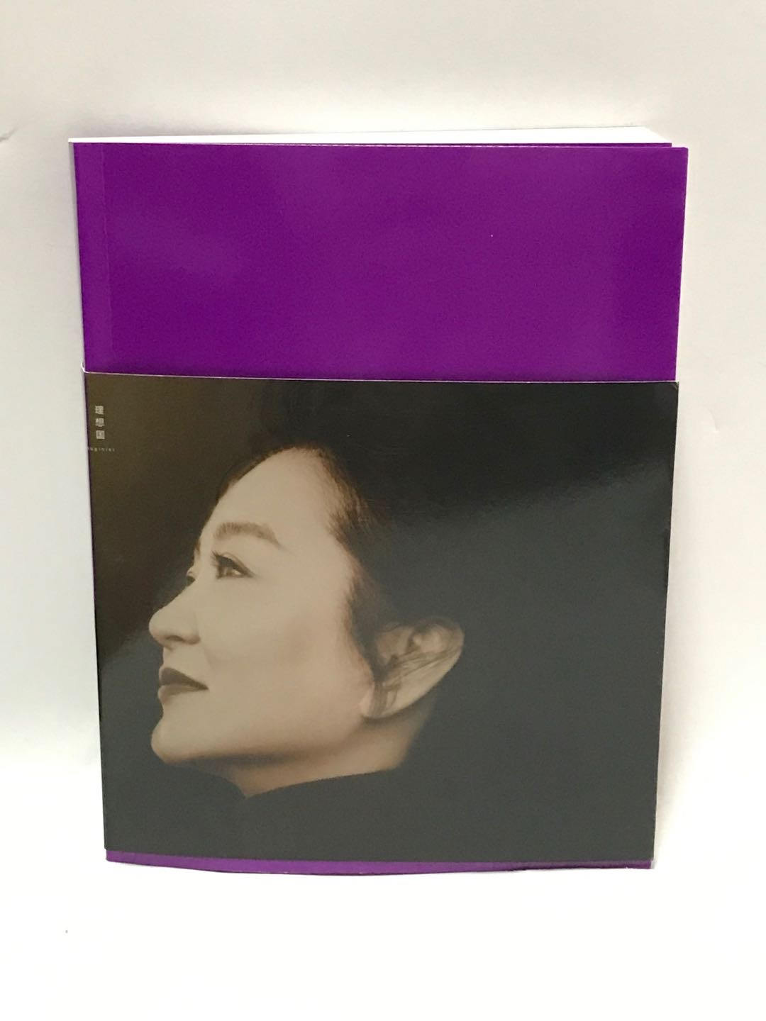 零元拍：她，风华绝代，她，一代女神，她就是林青霞。林青霞亲笔签名著书三部曲之《镜前镜后》