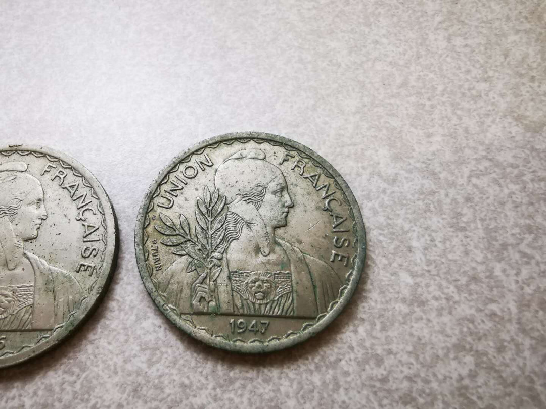 【鲸贝乐淘★自动结拍】千字文·第“欣奏累遣，戚谢欢招”号拍卖·两拍包邮 【越南🇻🇳 】法属印度支那，大个1盾两枚，1946.1947，流通好品如图，1946稀有边齿版本