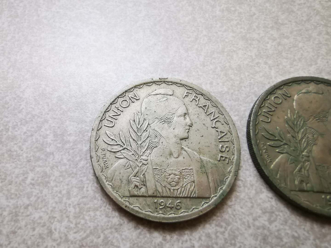 【鲸贝乐淘★自动结拍】千字文·第“欣奏累遣，戚谢欢招”号拍卖·两拍包邮 【越南🇻🇳 】法属印度支那，大个1盾两枚，1946.1947，流通好品如图，1946稀有边齿版本