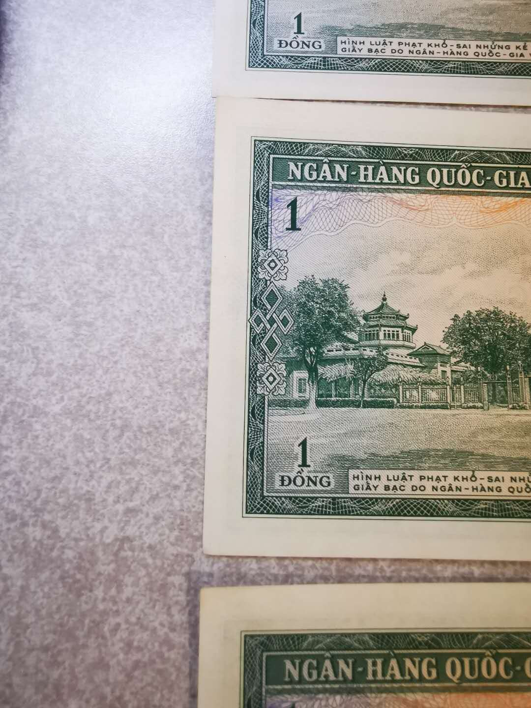 【鲸贝乐淘★自动结拍】千字文·第“欣奏累遣，戚谢欢招”号拍卖·两拍包邮 【越南🇻🇳 】南越第一套1盾三张连号，略有黄斑，无折，极近UNC 