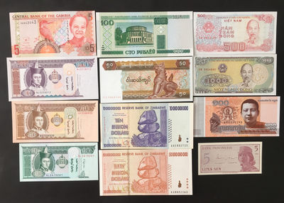小福收藏拍卖第24期 外币裸钞场 本期有加拿大彩背50 索马里早期等精品！ - 各国纸币 12 张 其中津巴布韦2张是aunc 剩下的10张是unc