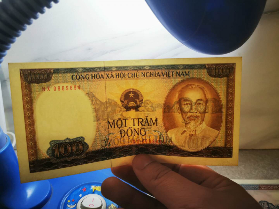 【鲸贝乐淘★自动结拍】千字文·第“欣奏累遣，戚谢欢招”号拍卖·两拍包邮 【越南🇻🇳 】100盾三张，两种冠号字体，无折痕角钝有黄，AUNC 好品相难得