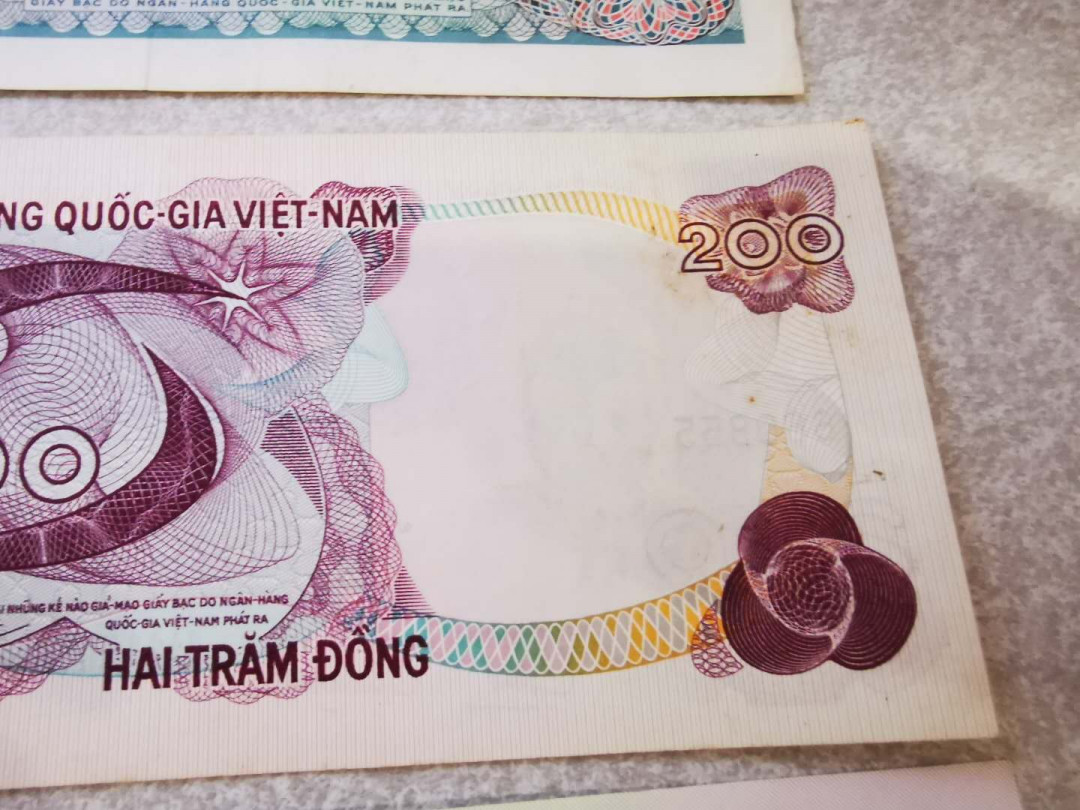 【鲸贝乐淘★自动结拍】千字文·第“欣奏累遣，戚谢欢招”号拍卖·两拍包邮 【越南🇻🇳 】南越一套6张，无折痕，部分有黄斑，AUNC，难得好藏品 