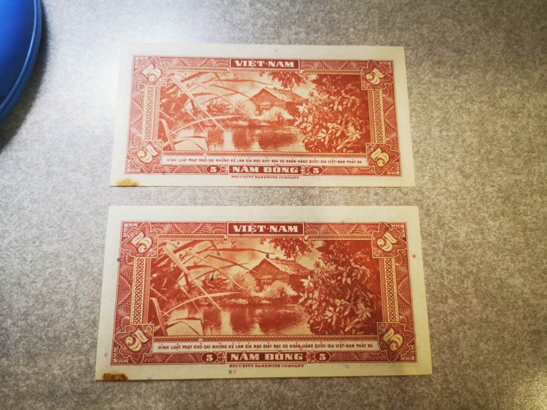 【鲸贝乐淘★自动结拍】千字文·第“欣奏累遣，戚谢欢招”号拍卖·两拍包邮 【越南🇻🇳 】1955年5盾两张，222豹子号，无折痕有黄斑AUNC ，满版防伪斑