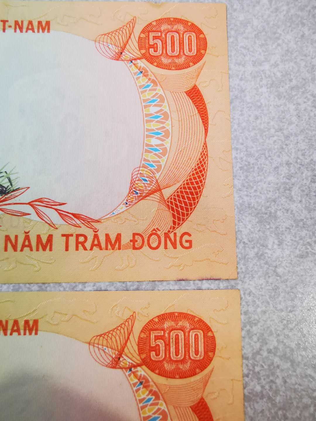 【鲸贝乐淘★自动结拍】千字文·第“欣奏累遣，戚谢欢招”号拍卖·两拍包邮 【越南🇻🇳 】南越500盾，老虎🐯 3张，一张角钝边黑，全部无中折，难得好品