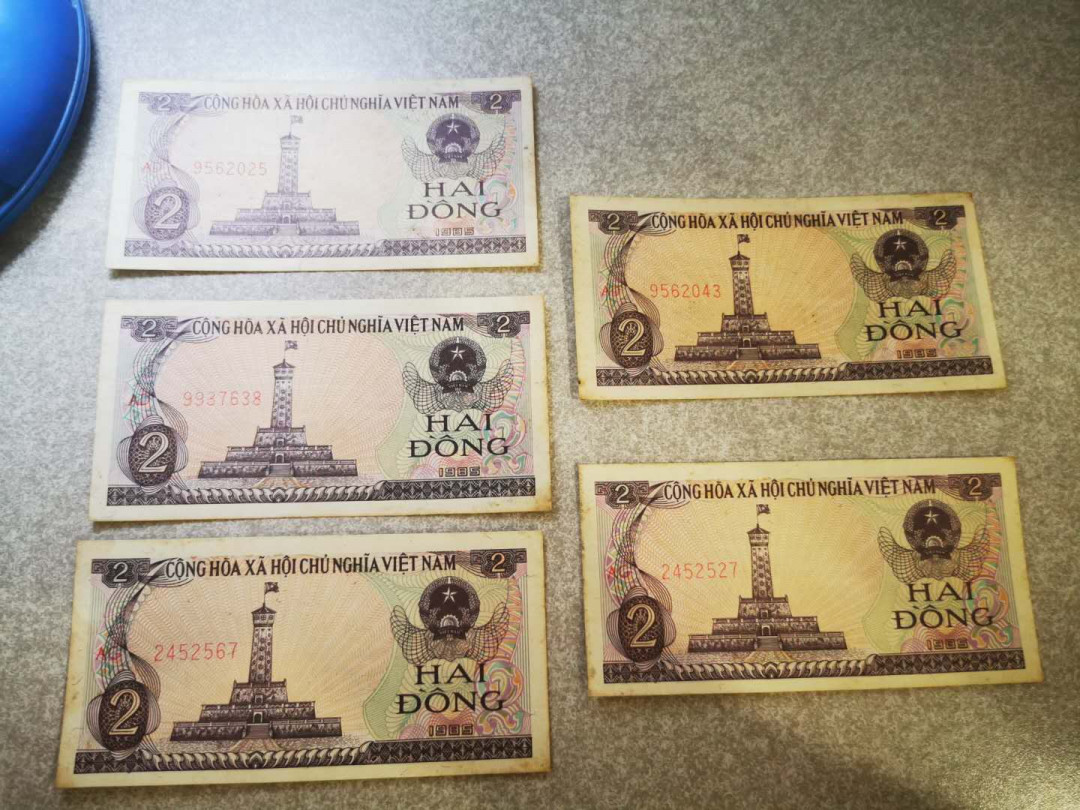 【鲸贝乐淘★自动结拍】千字文·第“欣奏累遣，戚谢欢招”号拍卖·两拍包邮 【越南🇻🇳 】1985年2盾5张，无折痕有黄斑，AUNC 