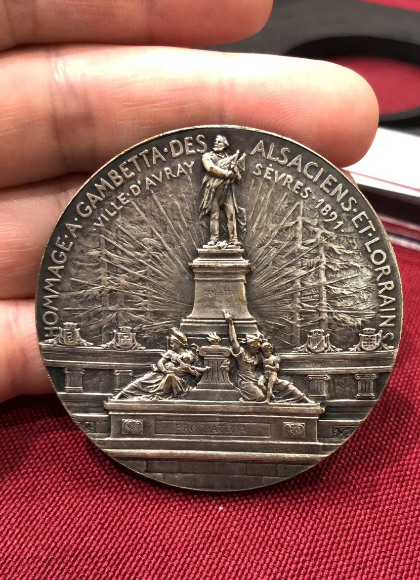 喜迎🐂年艺术麦朵尔第十六场拍卖 致敬甘必大