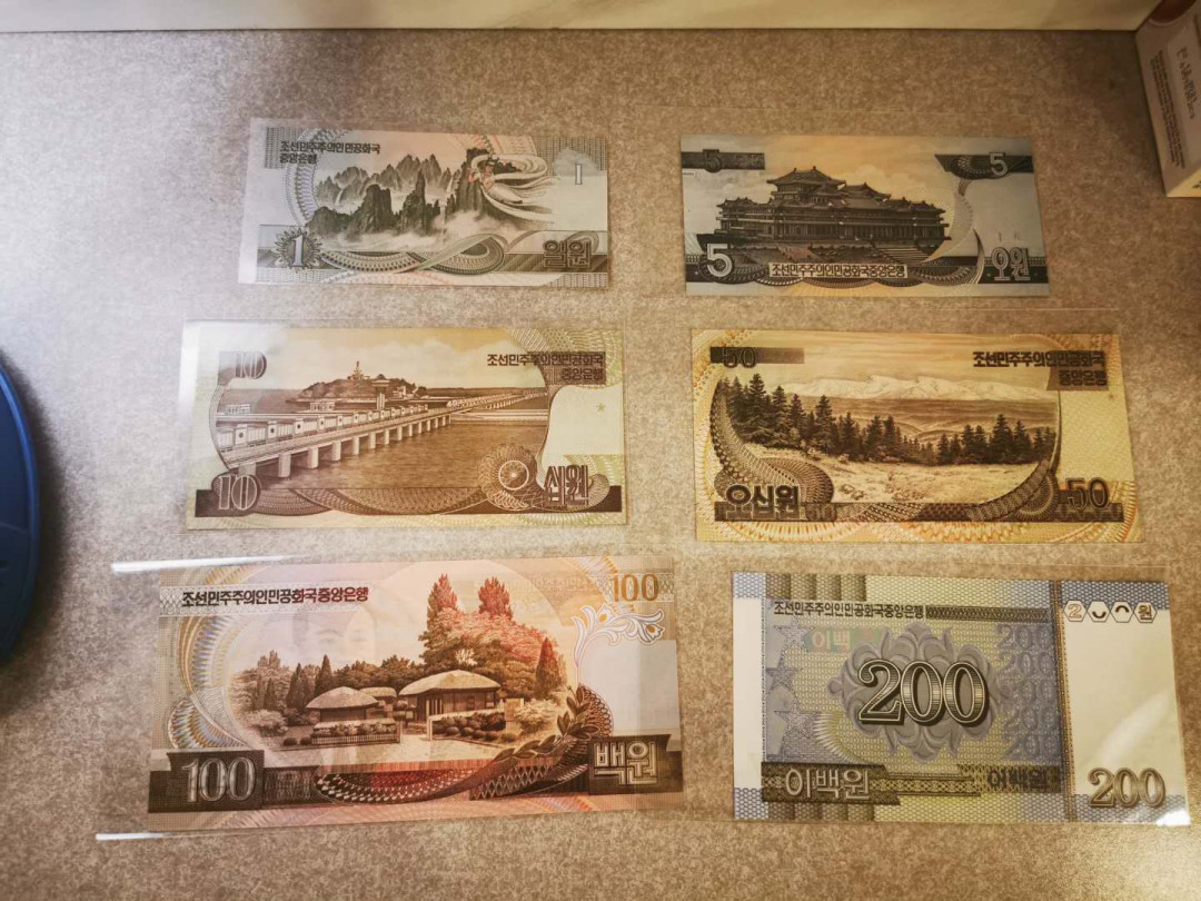 【鲸贝乐淘★自动结拍】千字文·第“欣奏累遣，戚谢欢招”号拍卖·两拍包邮 【朝鲜🇰🇵 】1992-2002年，第四套纸币10张，全新全品UNC 