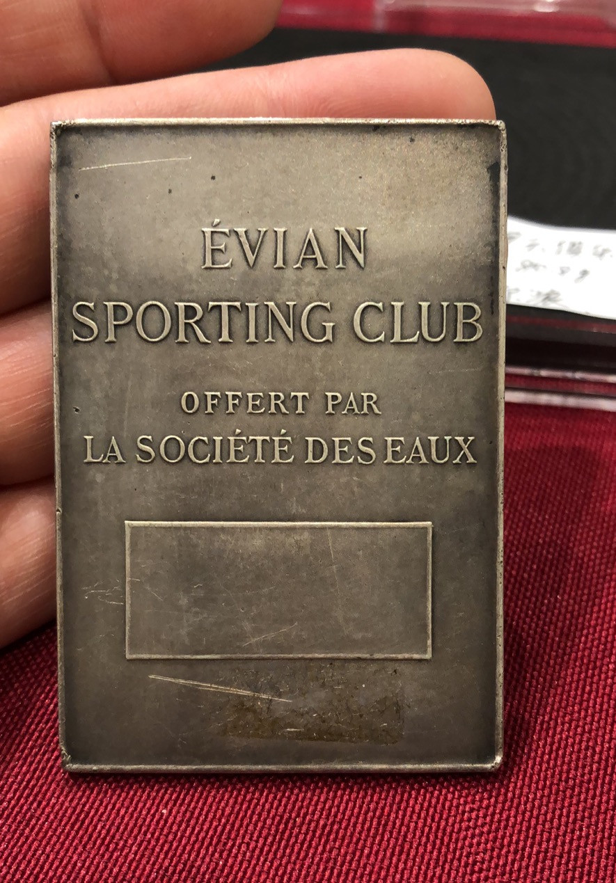 喜迎🐂年艺术麦朵尔第二十场拍卖 依云俱乐部