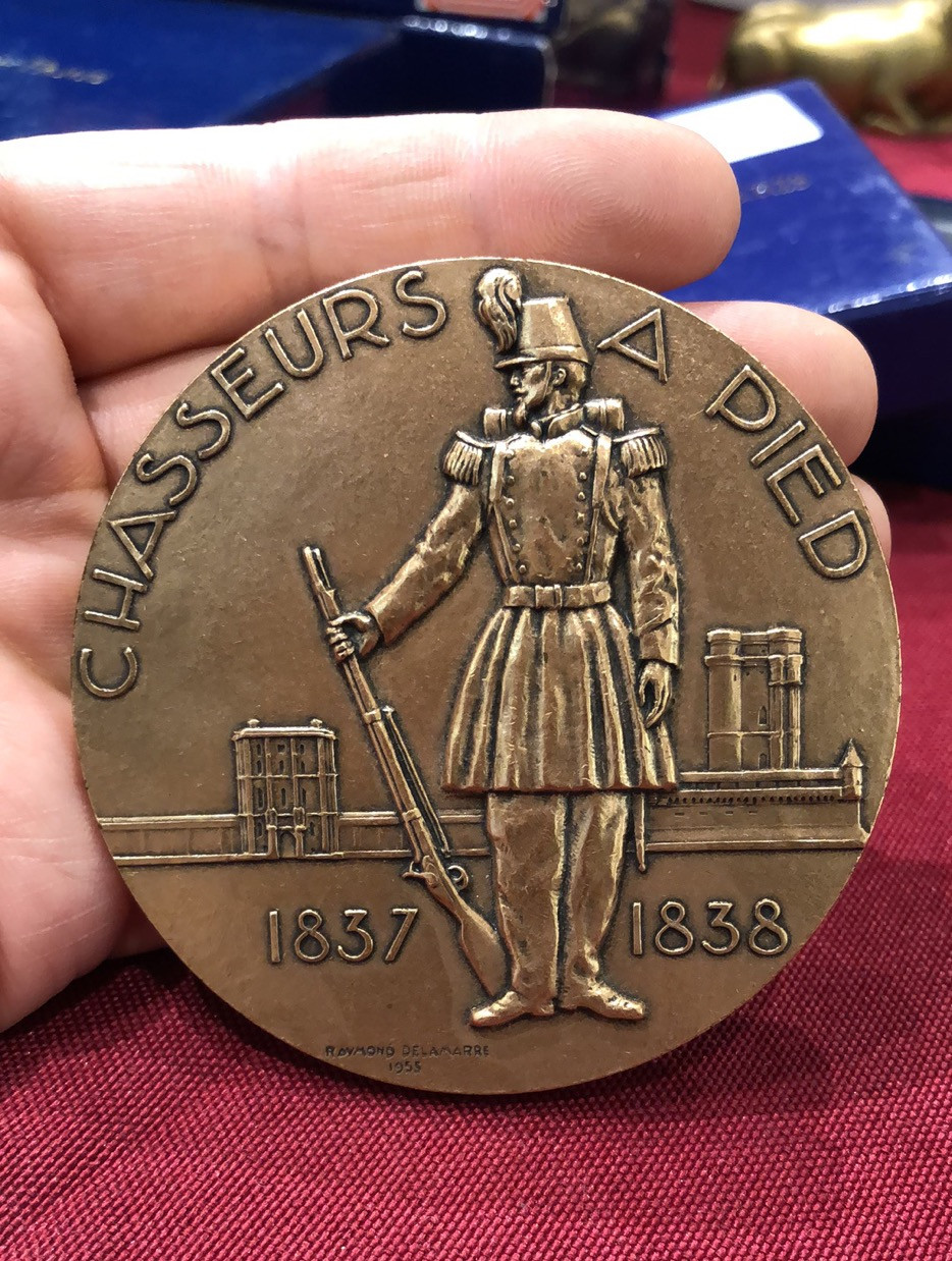 喜迎🐂年艺术麦朵尔第十九场拍卖 轻骑兵队