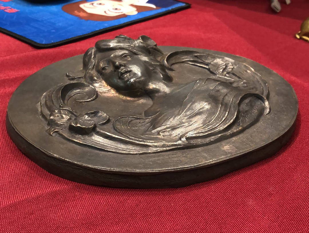 喜迎🐂年艺术麦朵尔第十九场拍卖 少女