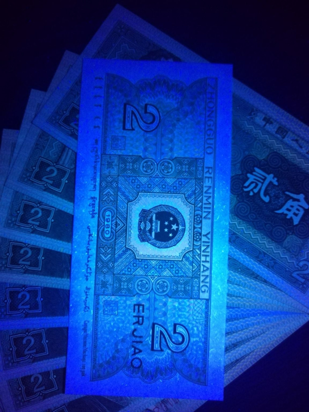 千家老金团拍！8002五大稀少冠之一，DW雨过天晴～纤丝，钱坤高分评级单张拍！还有青翠美绿！有不少五47倒置号！DW冠里面虽然富含白荧光，但真正能过评雨过天晴的很少，带纤丝的更少！值得把握！拍拍无托价！！ 8002五大稀少冠之一！青翠美绿！Dw06906151！钱坤评级67分大黑星！