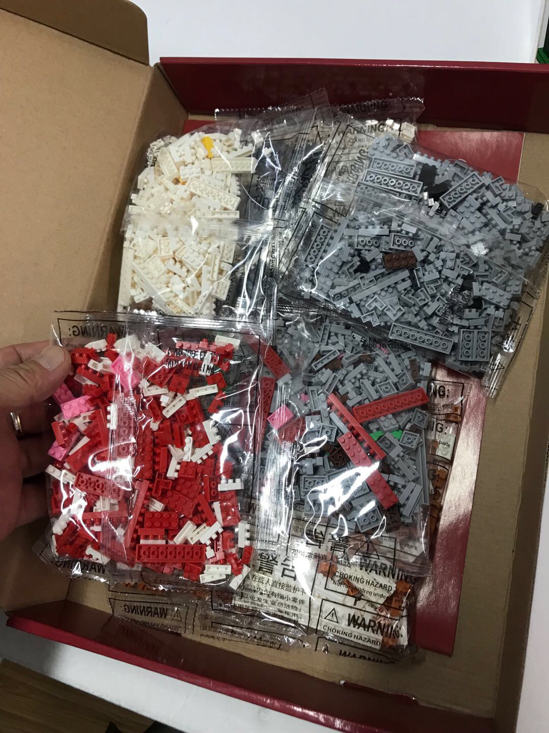 零元拍：小颗粒积木QIQI，宇航员猫头鹰，1000粒+，一大盒，全新未开，稀少发售。拍中还送雪碧全新未开舞台积木一盒哦。