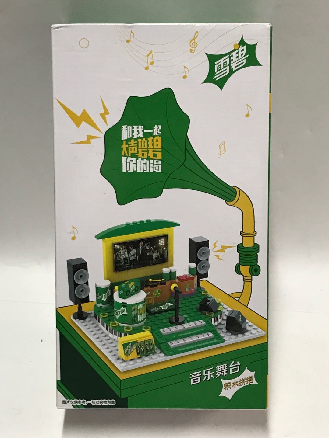 零元拍：小颗粒积木QIQI，宇航员猫头鹰，1000粒+，一大盒，全新未开，稀少发售。拍中还送雪碧全新未开舞台积木一盒哦。