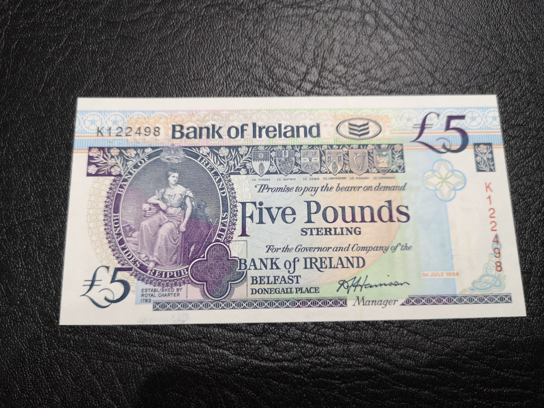 《外钞收藏家》第一百一十七期拍卖 1994年爱尔兰5镑 全新UNC