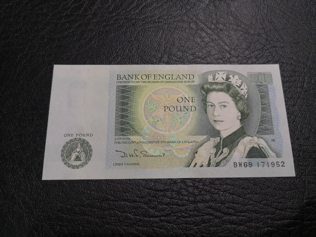 《外钞收藏家》第一百一十七期拍卖 英国D序列1镑 全新UNC