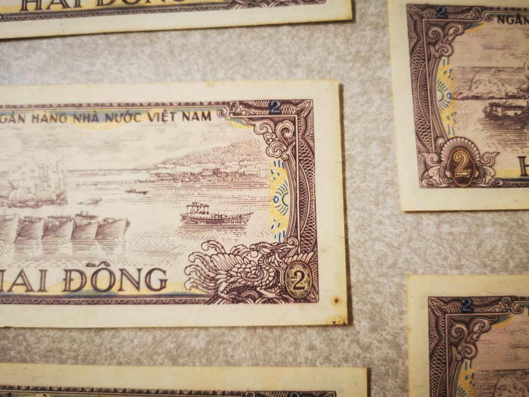 【鲸贝乐淘★自动结拍】千字文·第“渠荷的历，园莽抽条”号拍卖，两拍包邮 【越南🇻🇳 】1985年2盾5张，无折痕有黄斑，AUNC 