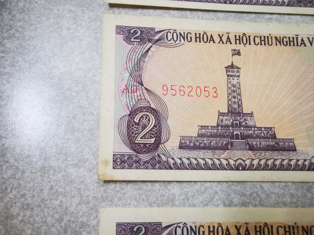 【鲸贝乐淘★自动结拍】千字文·第“渠荷的历，园莽抽条”号拍卖，两拍包邮 【越南🇻🇳 】1985年2盾5张，无折痕有黄斑，AUNC 