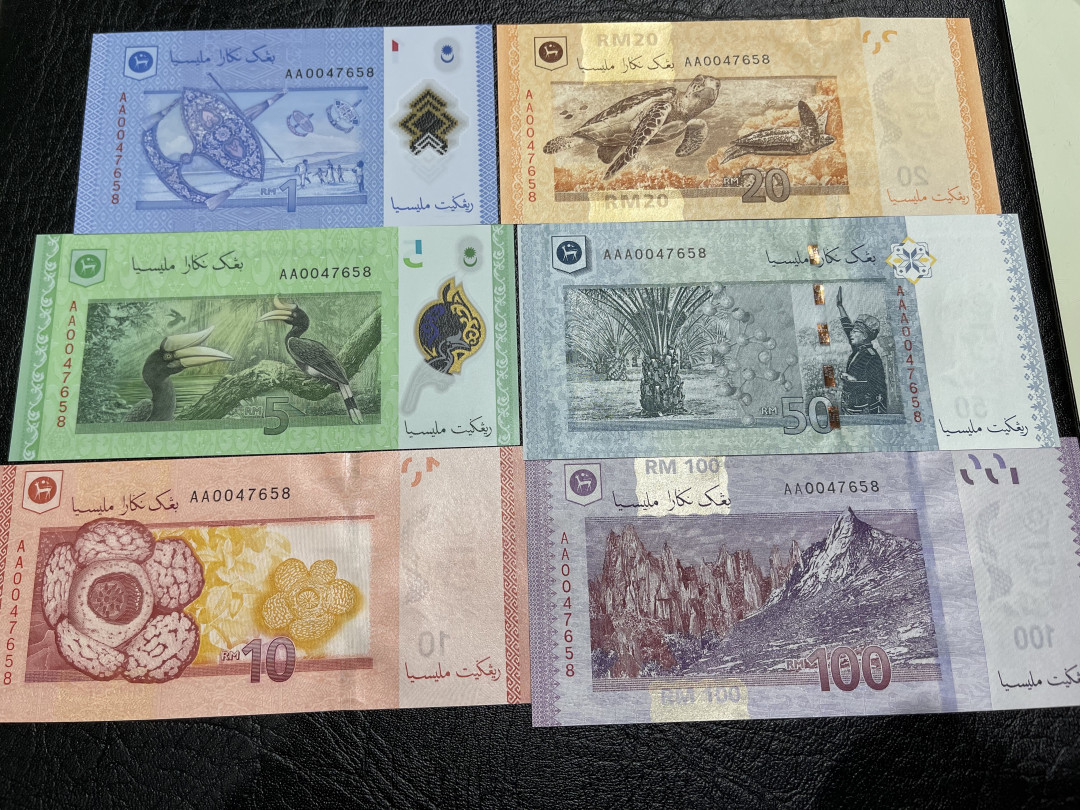 《外钞收藏家》第一百一十七期拍卖 马来西亚一套AA冠 全同号 千位号 全新UNC