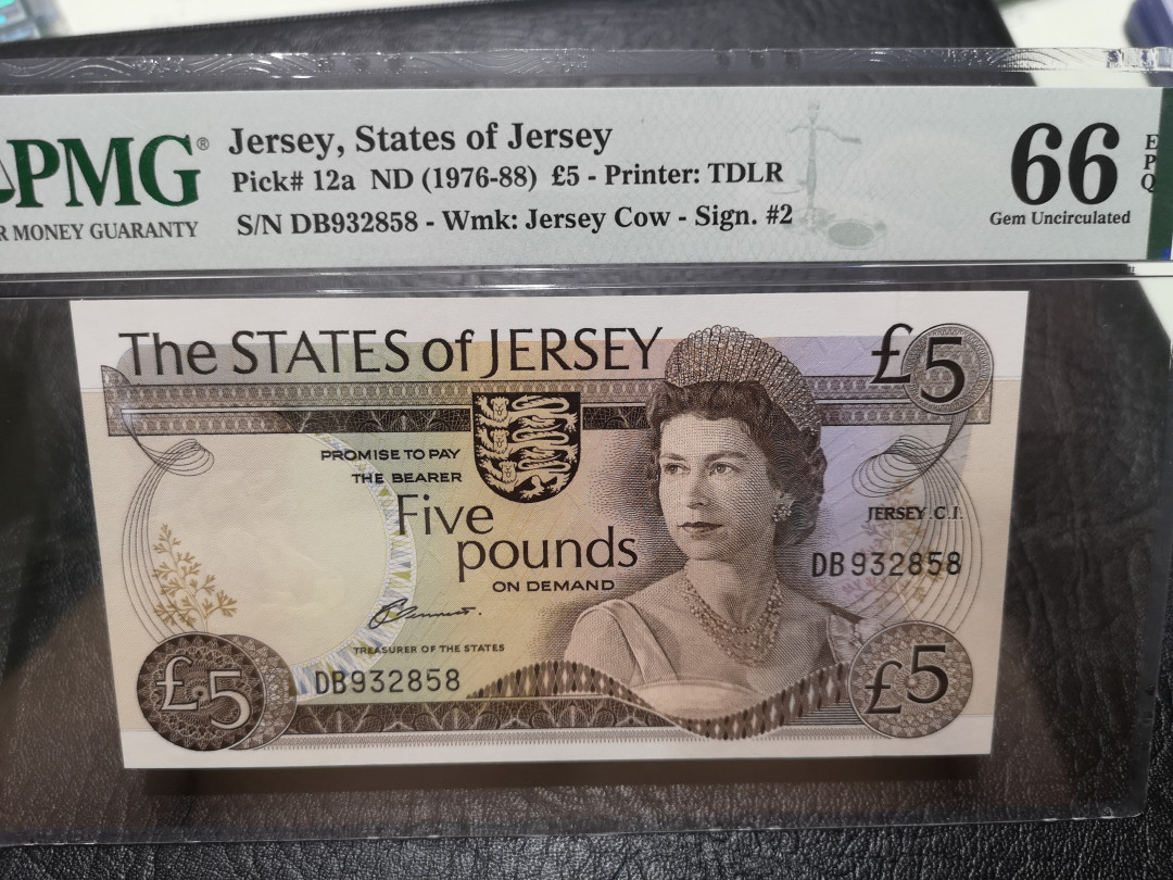 《外钞收藏家》第一百一十七期拍卖 1976-88年泽西5镑 pmg66 无47尾8