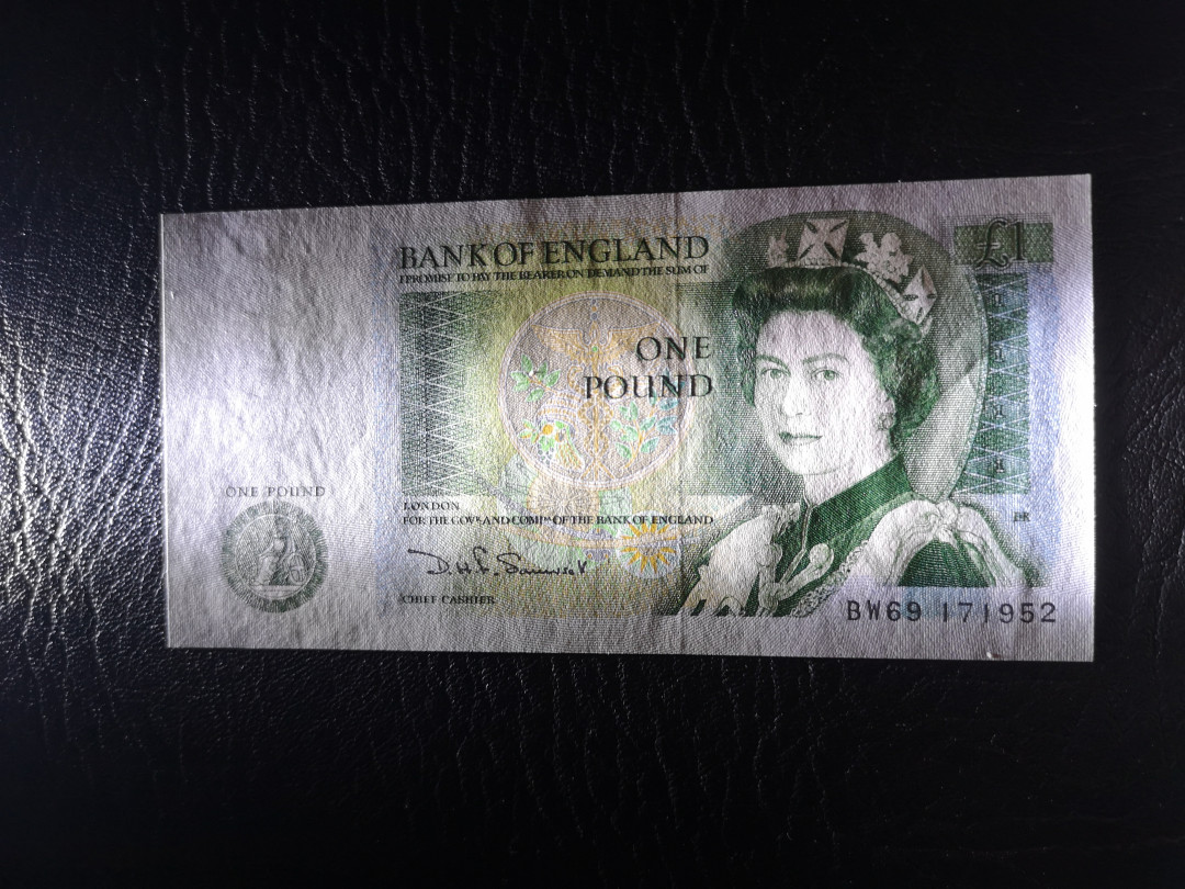 《外钞收藏家》第一百一十七期拍卖 英国D序列1镑 全新UNC