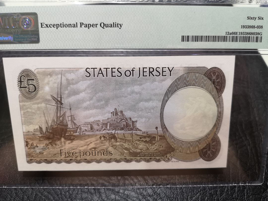 《外钞收藏家》第一百一十七期拍卖 1976-88年泽西5镑 pmg66 无47尾8