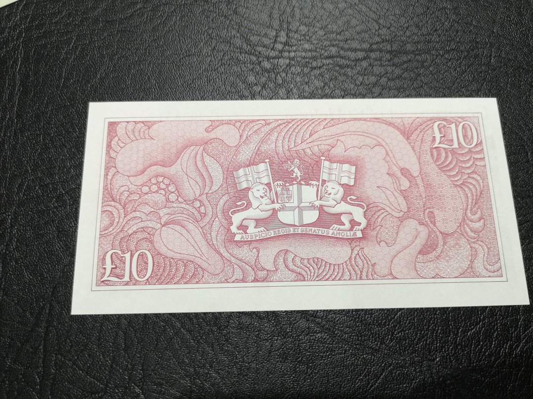 《外钞收藏家》第一百一十七期拍卖 圣赫勒拿岛10镑 全新UNC 女王钞