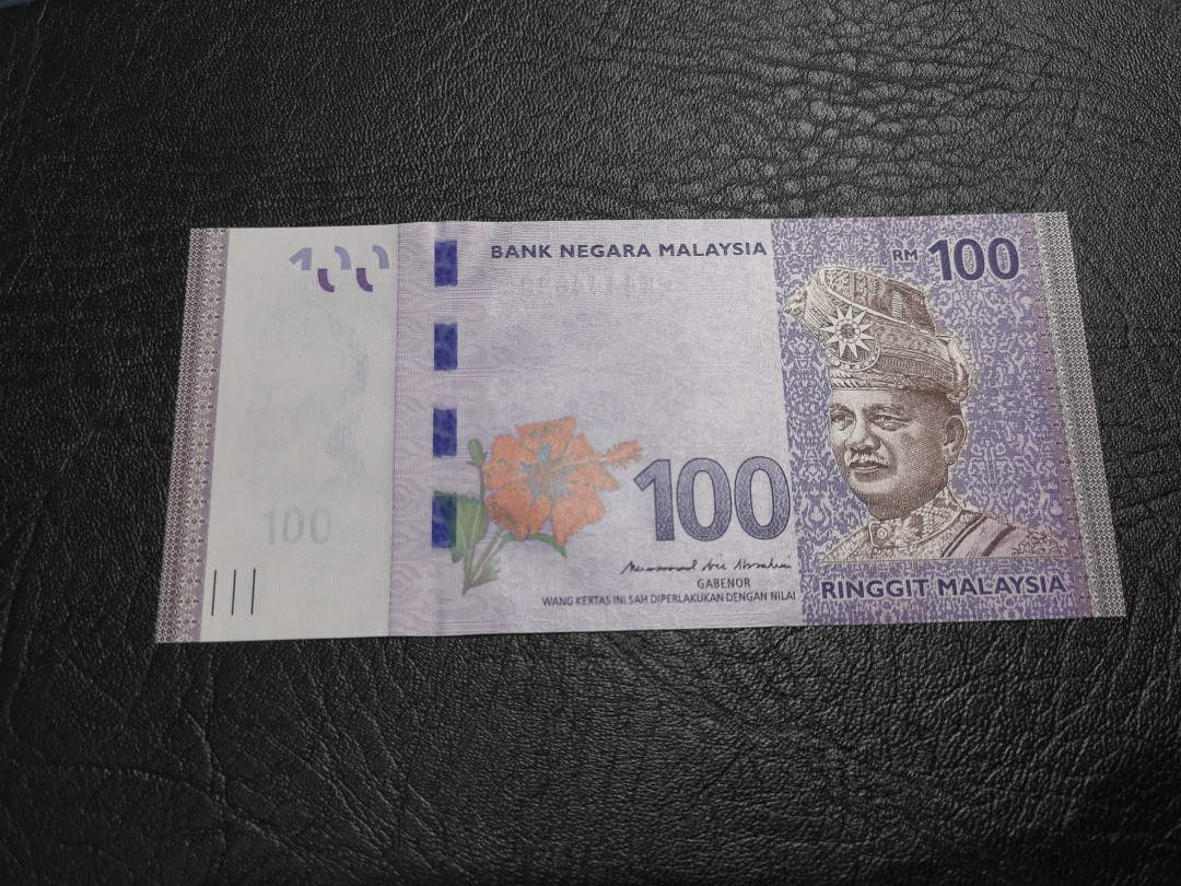 《外钞收藏家》第一百一十七期拍卖 马来西亚100 号码很不错 全新UNC