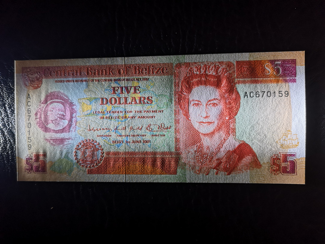 《外钞收藏家》第一百一十七期拍卖 1991年伯利兹5刀 全新UNC 女王钞