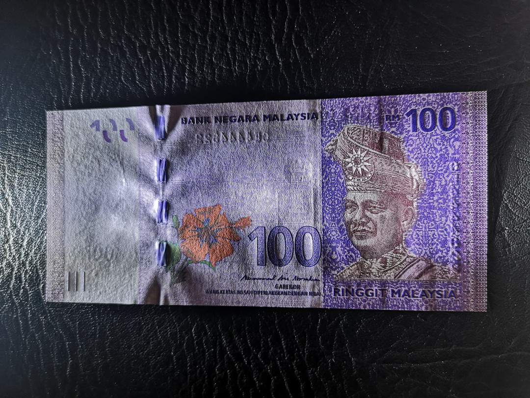 《外钞收藏家》第一百一十七期拍卖 马来西亚100 号码很不错 全新UNC