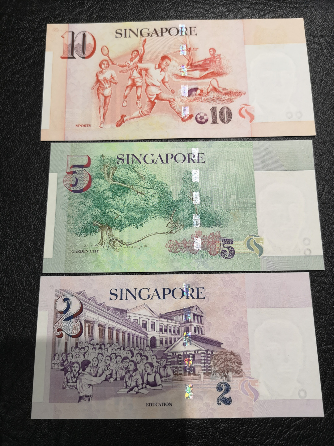 《外钞收藏家》第一百一十七期拍卖 新加坡人像版三张 全新UNC 尾1同