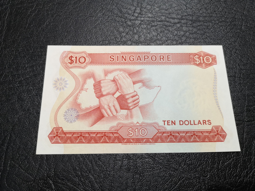 《外钞收藏家》第一百一十七期拍卖 新加坡花版10  近全新 无折 荧光有部分潮
