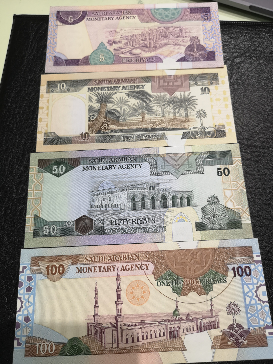 《外钞收藏家》第一百一十七期拍卖 沙特阿拉伯4张一套 全新UNC