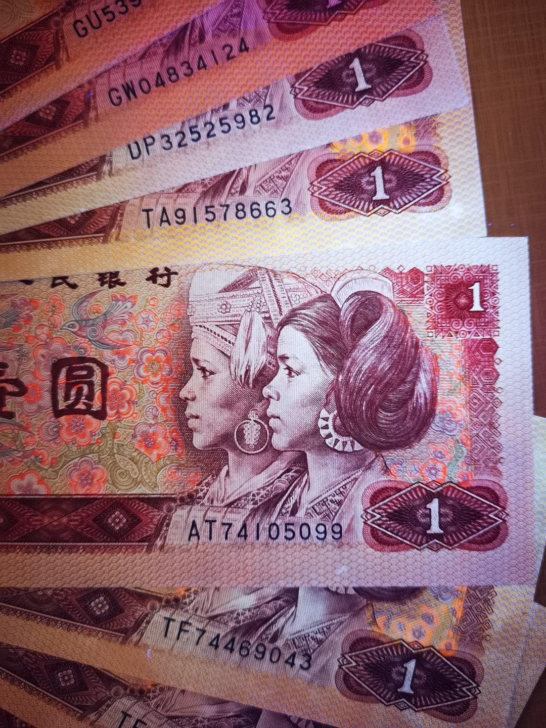 千家情思，老金团拍！精品大杂烩！都是退市品种！有单张！有散连！有钱坤评级，有裸币！大都是搬家整理出来的压箱底货，每拍都有图，再漏不托价！旨在打造最纯净的拍场！喜欢别错过！捡漏来千家 801乱七八糟有9张！有金龙王，红金龙，还有一张天蓝之星！号码品相如图，一起拍