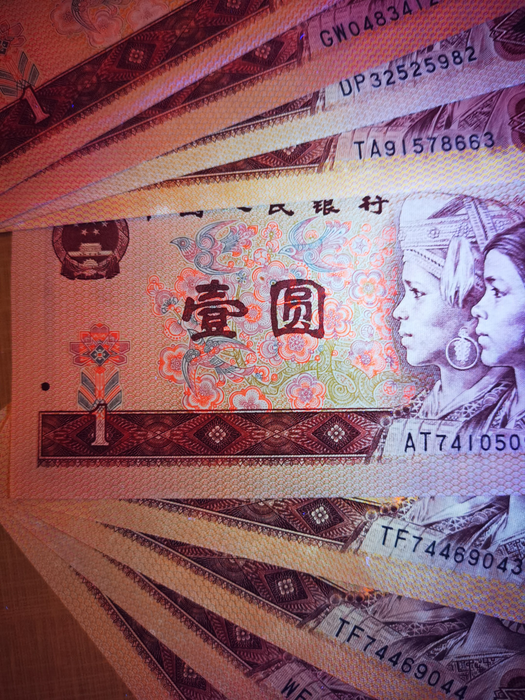 千家情思，老金团拍！精品大杂烩！都是退市品种！有单张！有散连！有钱坤评级，有裸币！大都是搬家整理出来的压箱底货，每拍都有图，再漏不托价！旨在打造最纯净的拍场！喜欢别错过！捡漏来千家 801乱七八糟有9张！有金龙王，红金龙，还有一张天蓝之星！号码品相如图，一起拍