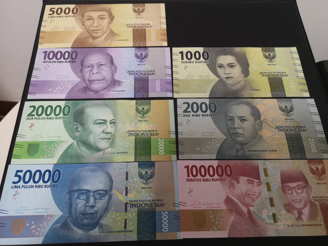 《外钞收藏家》第一百一十八期拍卖 印度尼西亚 AAA冠 全套 7张 全新UNC