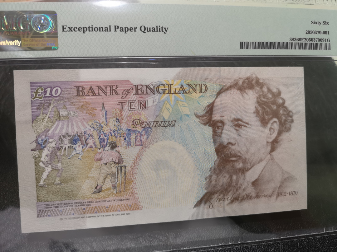 《外钞收藏家》第一百一十八期拍卖 1992年英国E序列 10镑 PMG66 A01首发冠 无47尾8 靓号