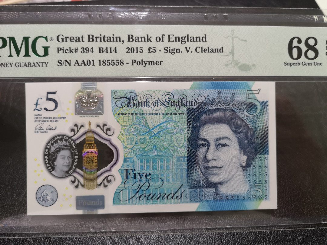 《外钞收藏家》第一百一十八期拍卖 2015年最新版塑料钞 5镑 PMG68 AA01首发冠 无47尾8