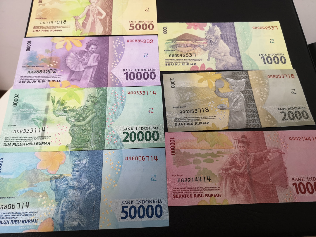 《外钞收藏家》第一百一十八期拍卖 印度尼西亚 AAA冠 全套 7张 全新UNC