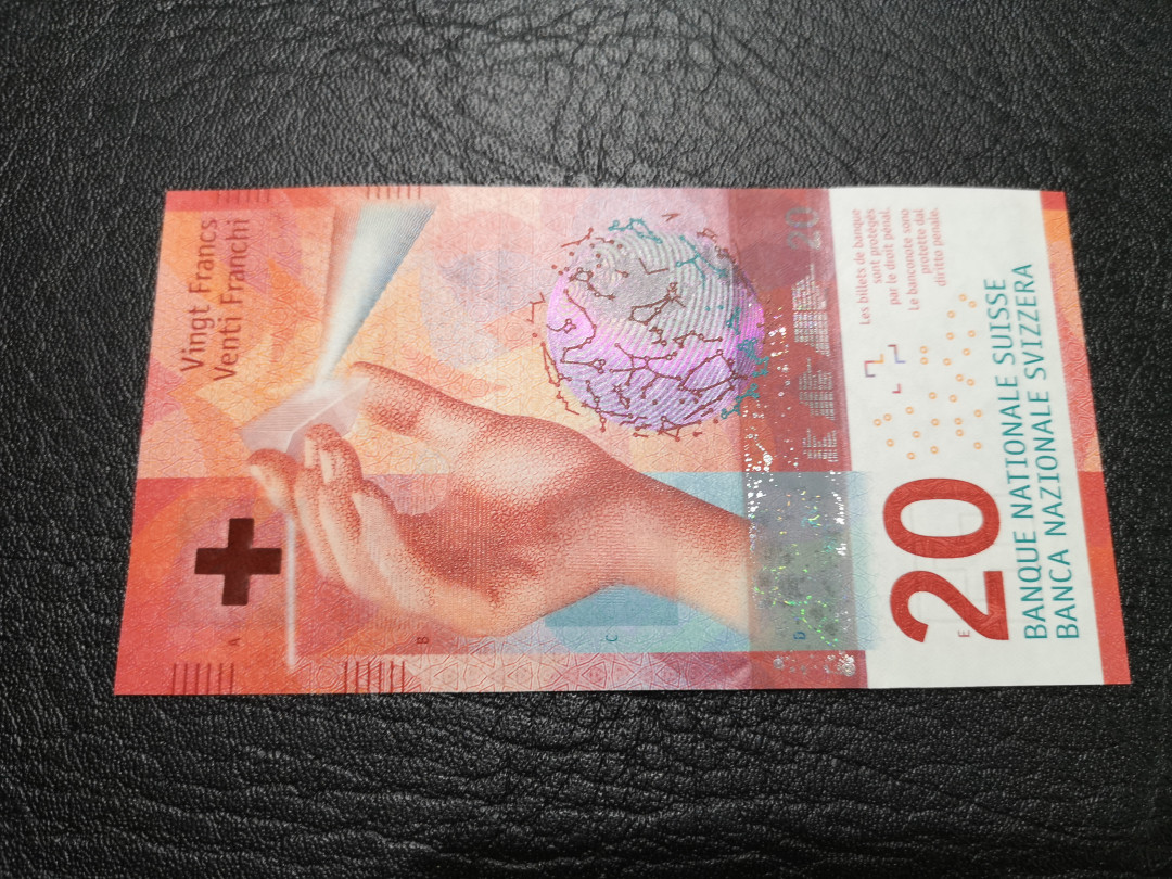 《外钞收藏家》第一百一十八期拍卖 2015年瑞士最新版20法郎 首发A冠 全新UNC