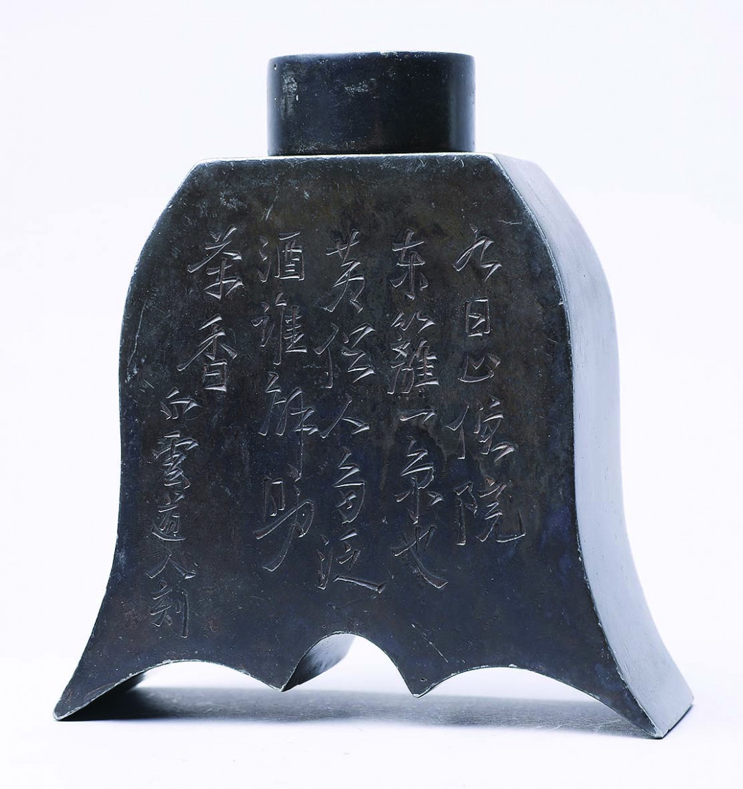 【线上线下同步拍】华宇2021夏拍----纸杂文献专场 清末民初名家（白云道人) 手刻锡制茶叶罐。尺寸：10*12cm。 