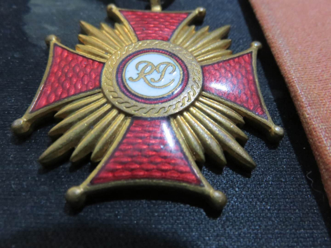 苏联勋章拍卖八月第一期 3.1瓦西里的苏联勋章套章之波兰勋章