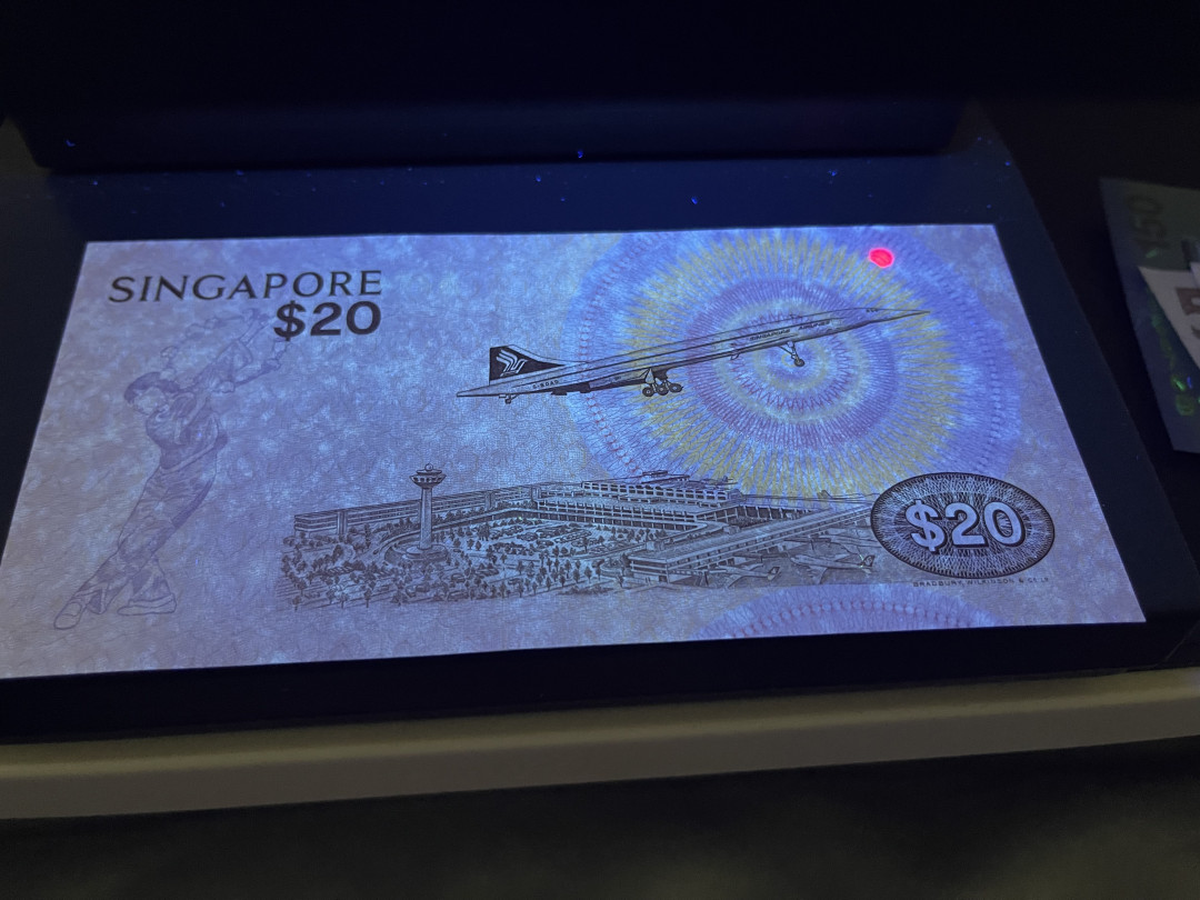 《外钞收藏家》第一百一十九期拍卖（本期106件拍品） 新加坡鸟版10元 近全新 有潮癍